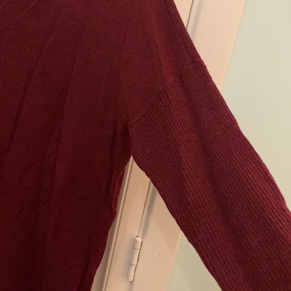 American Eagle Knit Maroon V Neck Sweater - Picture 4 of 5